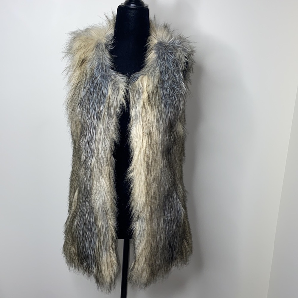 #38 Xhilaration Faux Fur Vest Jacket Size Small